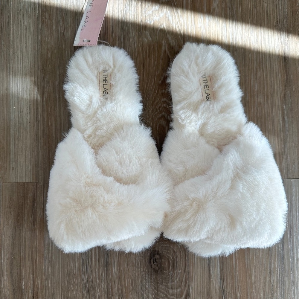B THE LABEL WHITE FUZZY SLIPPER